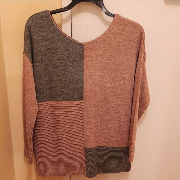 Luca Vanucci colorblock pullover sweater. - Picture 1 of 11